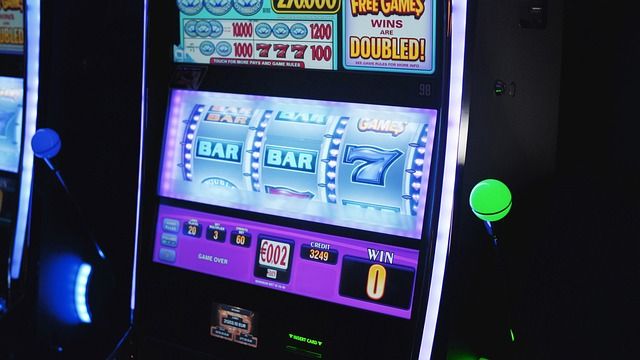 Detailed slot game interface with bonus round features highlighted.
